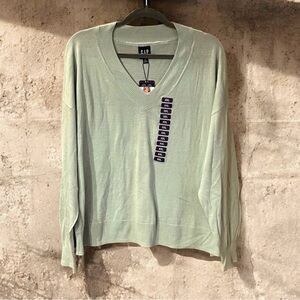 NWT Gap Women’s V Neck Sweater